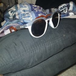 OAKLY SUNGLASSES