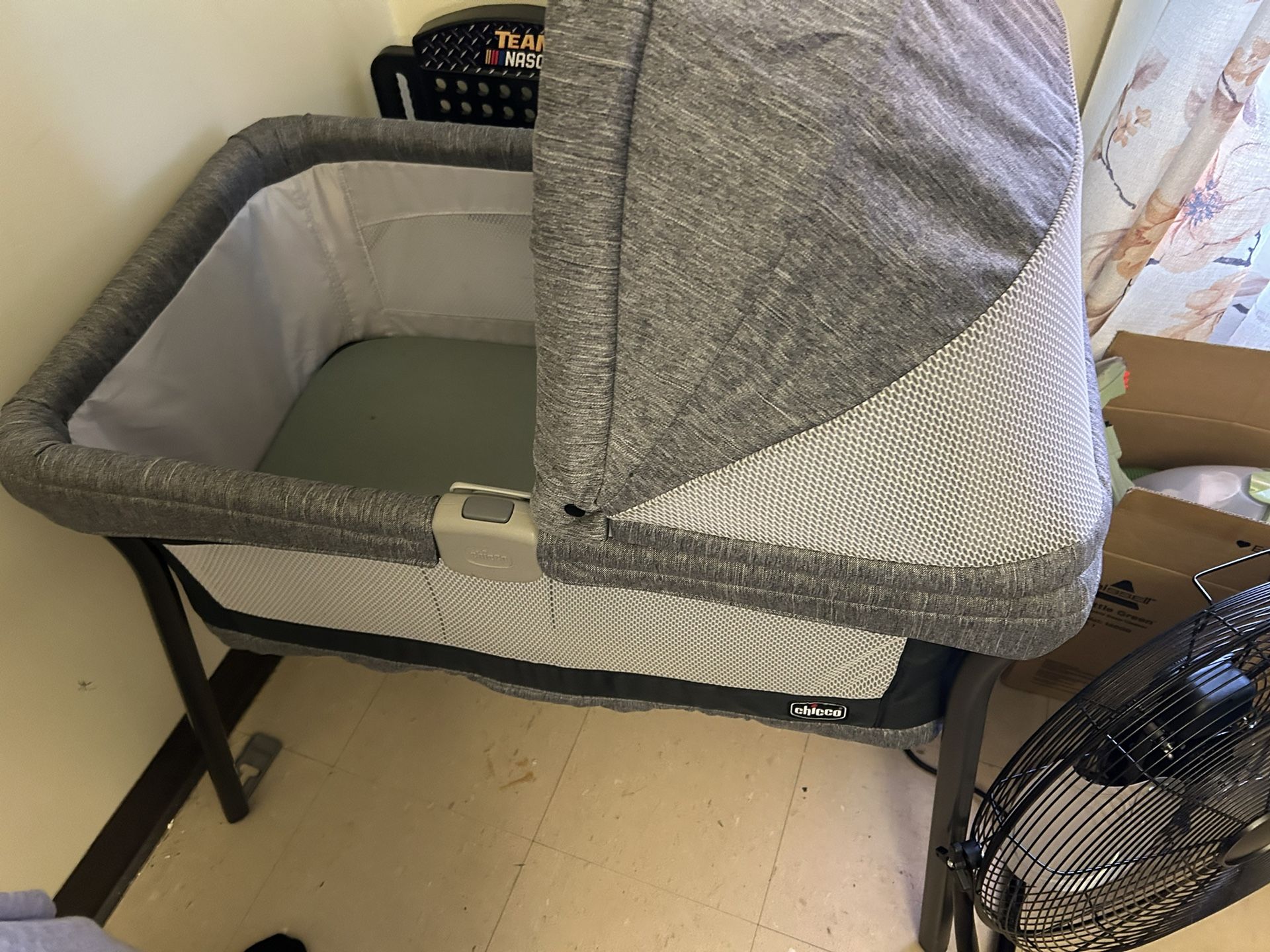 BABY ITEMS AND YOGA BALL