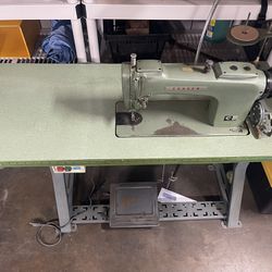 Consew 220 Sewing Machine In Excellent Condition 