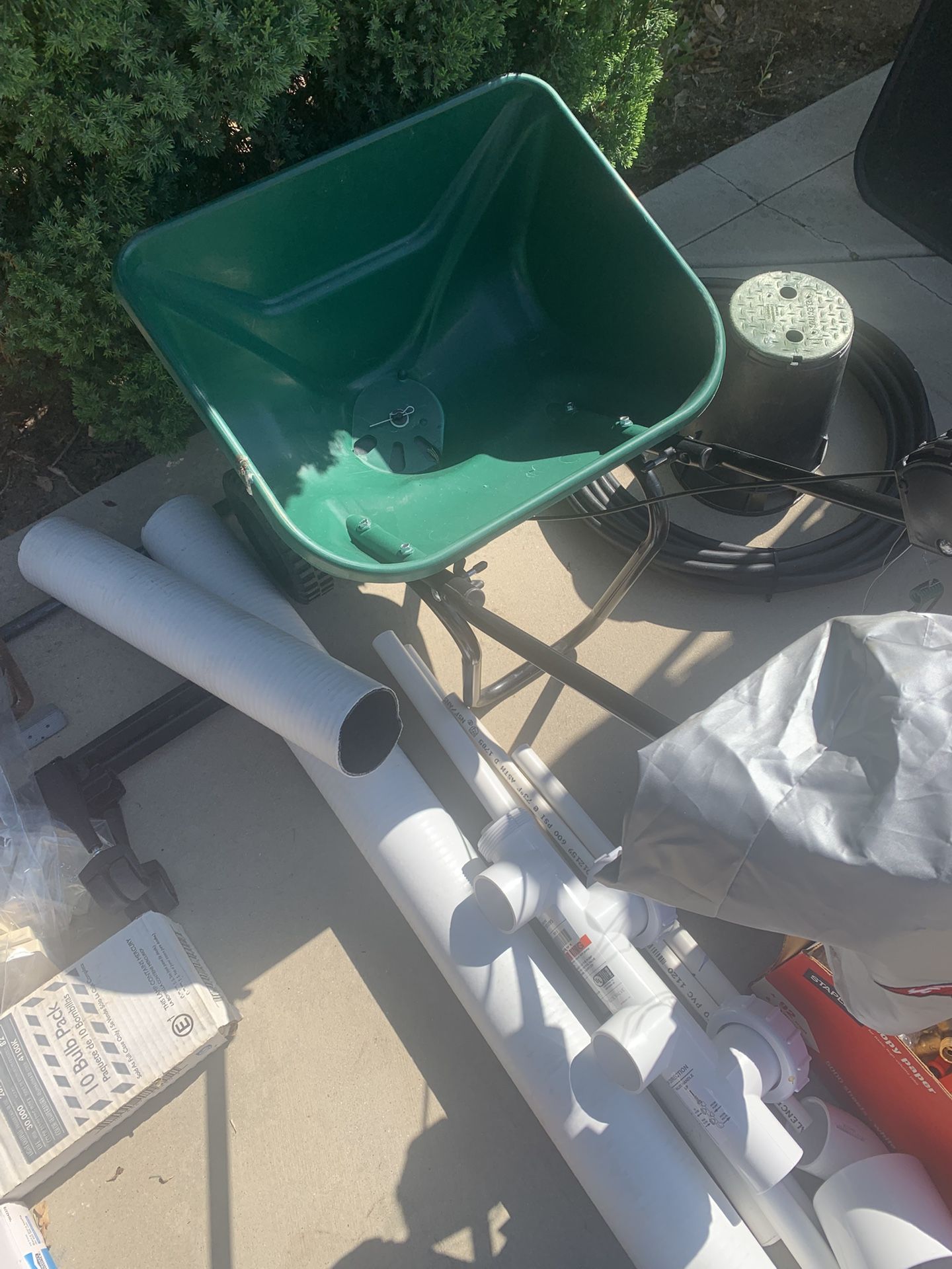 Broadcast Spreader For Lawn