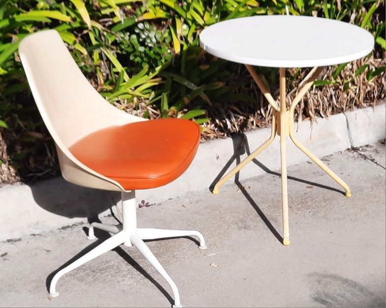 beautiful vintage set of fiberglass CHAIR and matching cocktail TABLE set