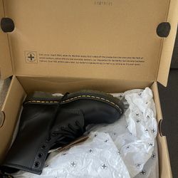 Dr Marten  Brand New 1460 Docs Size 6