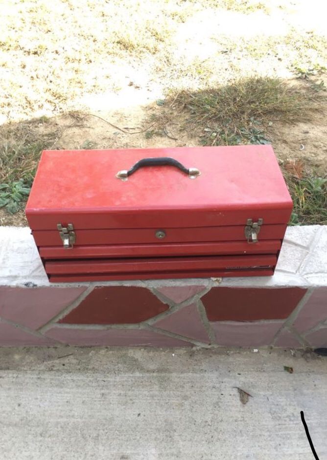 Red tool box (no key)