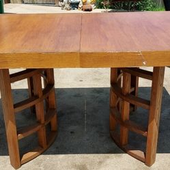 MID-CENTURY TABLE & CHAIRS