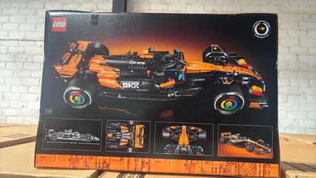 MCL39 McLaren LEGO set