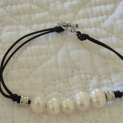 Beautiful GENUINE PEARLS & STERLING SILVER  & BLACK LEATHER CORD BRACELET