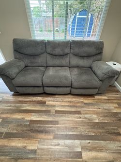 Couch with recliner ends