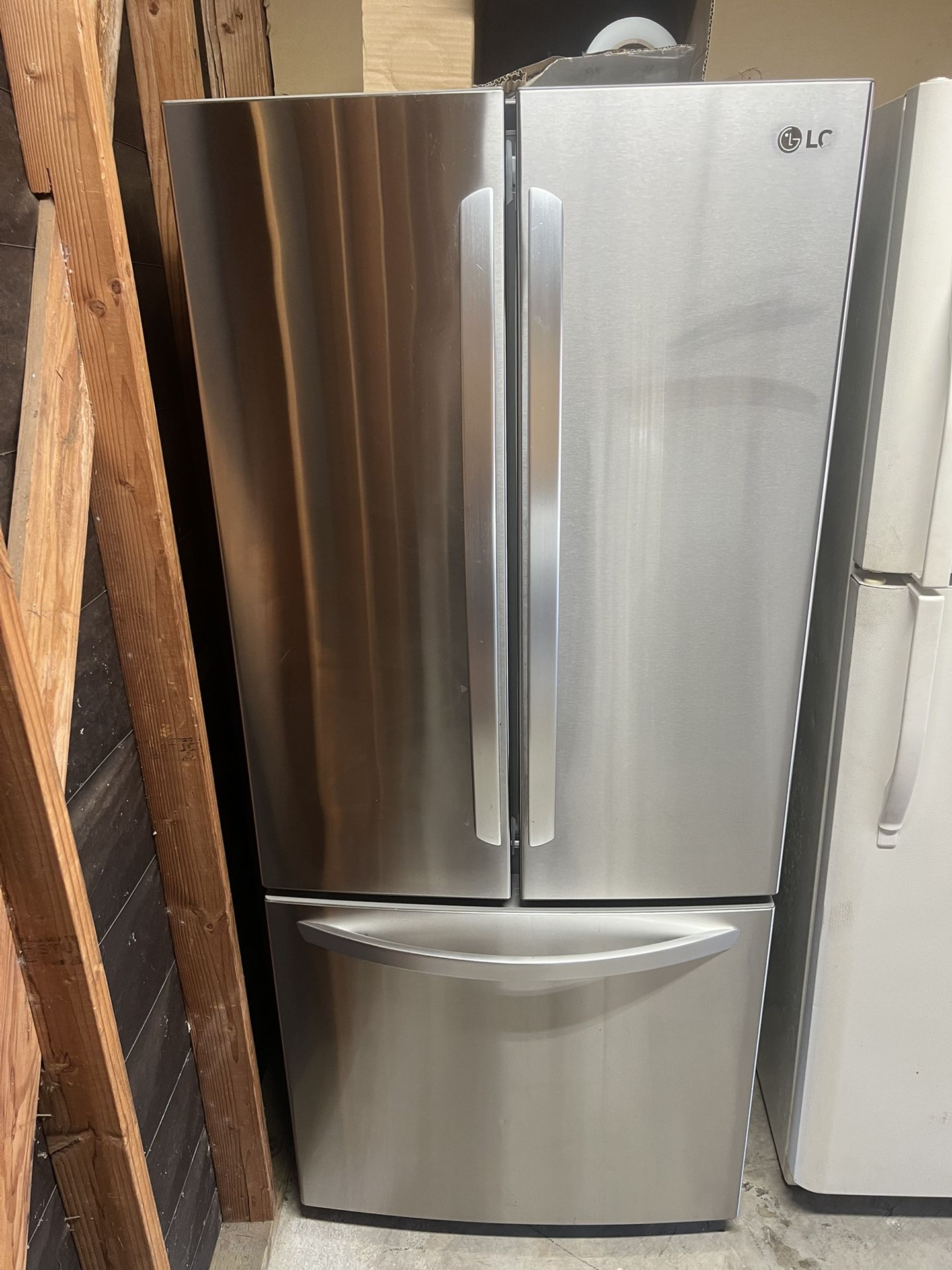 LG 30 Wide Stainlees Steel Refrigerador