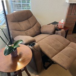 Lift Recliner With Heat And Vibration. Near new.