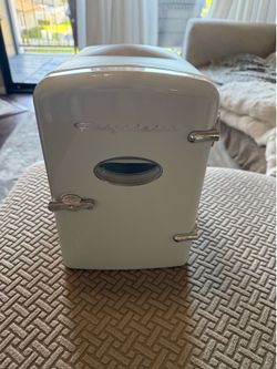 Frigidaire 6 can mini fridge