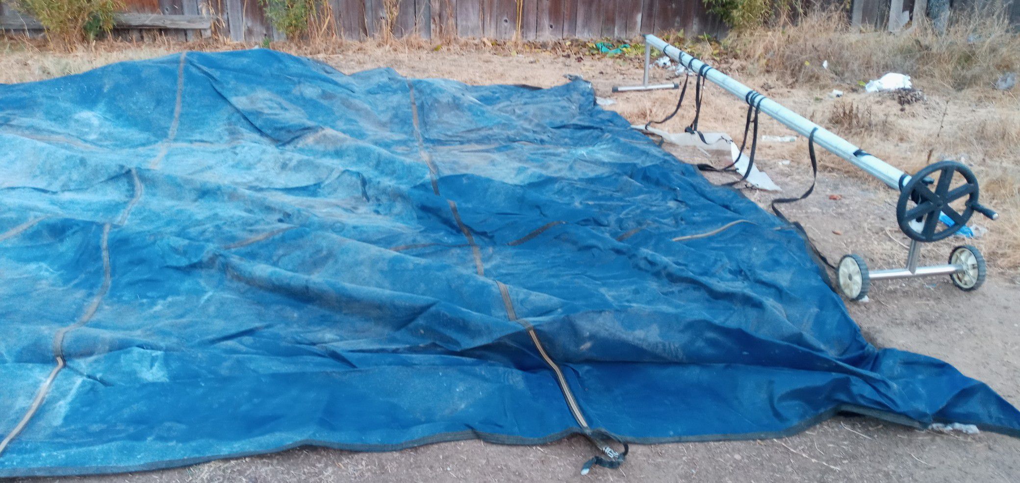 Swimming pool cover tarp with rolling reel