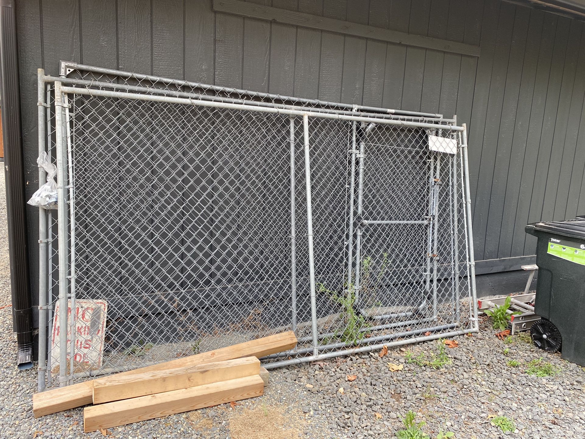 Dog Kennel- sold-pending pick up Sunday 9/20