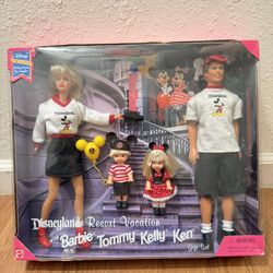 Walt Disney World Resort Vacation Barbie Tommy Kelly Ken Dolls Gift Set 1998 NEW
