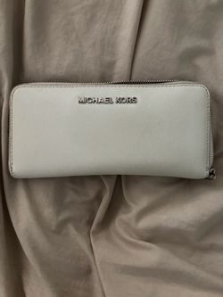 Michael Kors Zip-Around Continental Wallet