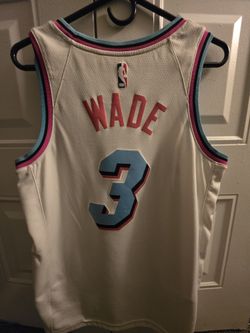 MIAMI HEAT DWAYNE WADE JERSEY SIZE MEDIUM