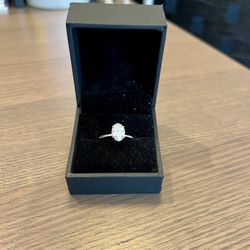 18K White Gold Engagement Ring