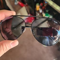 Sunglasses Quay With Case Vivnne 12b
