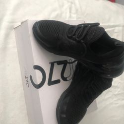 NIKE AIR MAX Tennis Shoes  Cash Only 