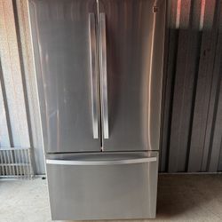 Kenmore 3-door refrigerator in perfect working condition. Dimensions: 36(W)x33.8(D)x69.8(H). We offer home delivery, installation, and a 3-month warra