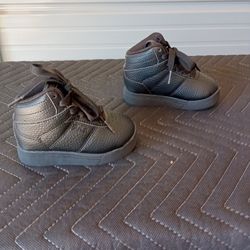 Toddler Fila shoes size 5 
