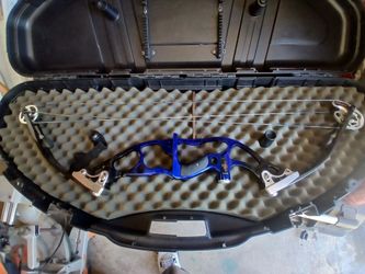 Hoyt Compound Bow with Hard Case