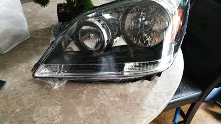 Honda Odyssey 2005 to 2007 driver side headlight
