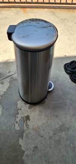 Trash can