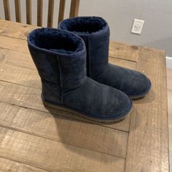 Women’s Uggs Size 9