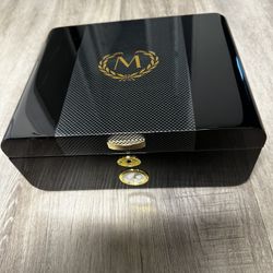 Myon humidor, black and carbon 25 cigar capacity