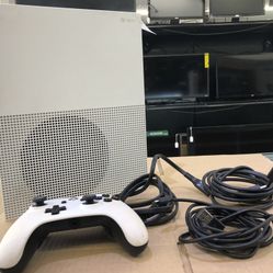 MICROSOFT  1681 Xbox One Game Console 