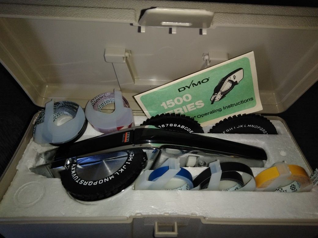Vintage Dymo 1570 label maker 3 Tape Rolls In Case Barely Used 1500 Series