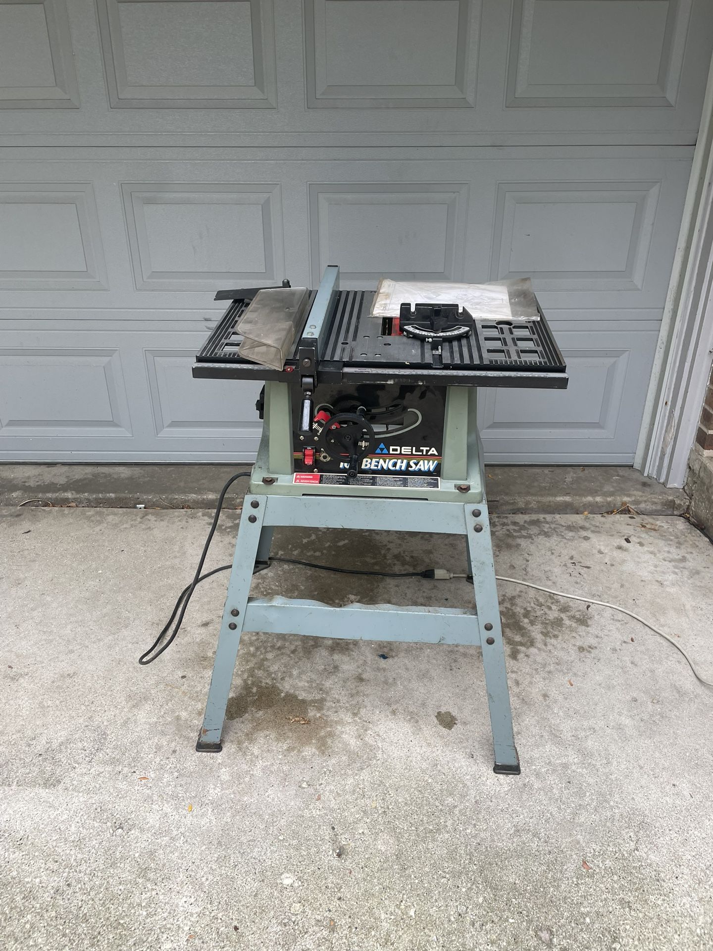 DELTA 10” BENCH SAW