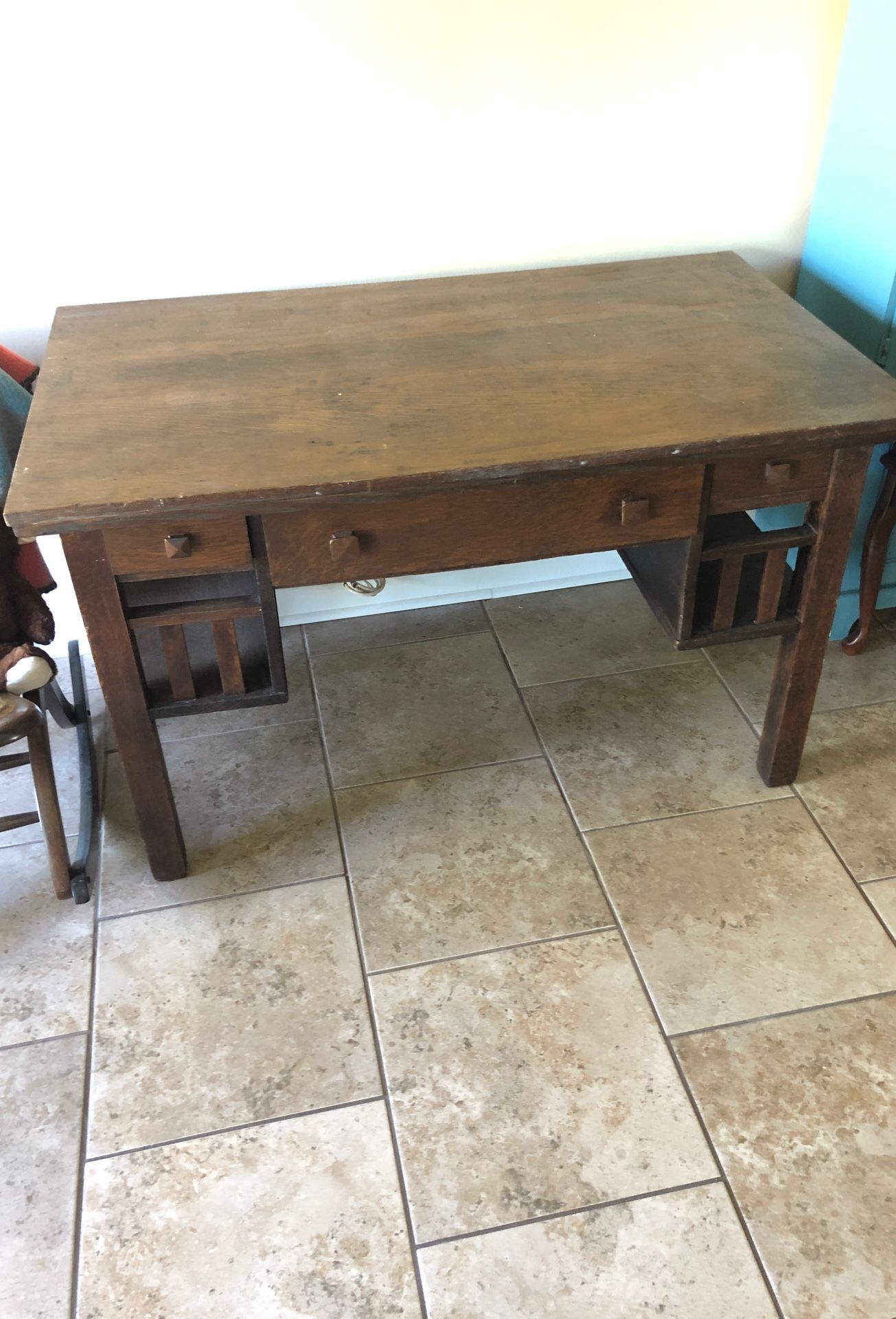 Antique shaker table