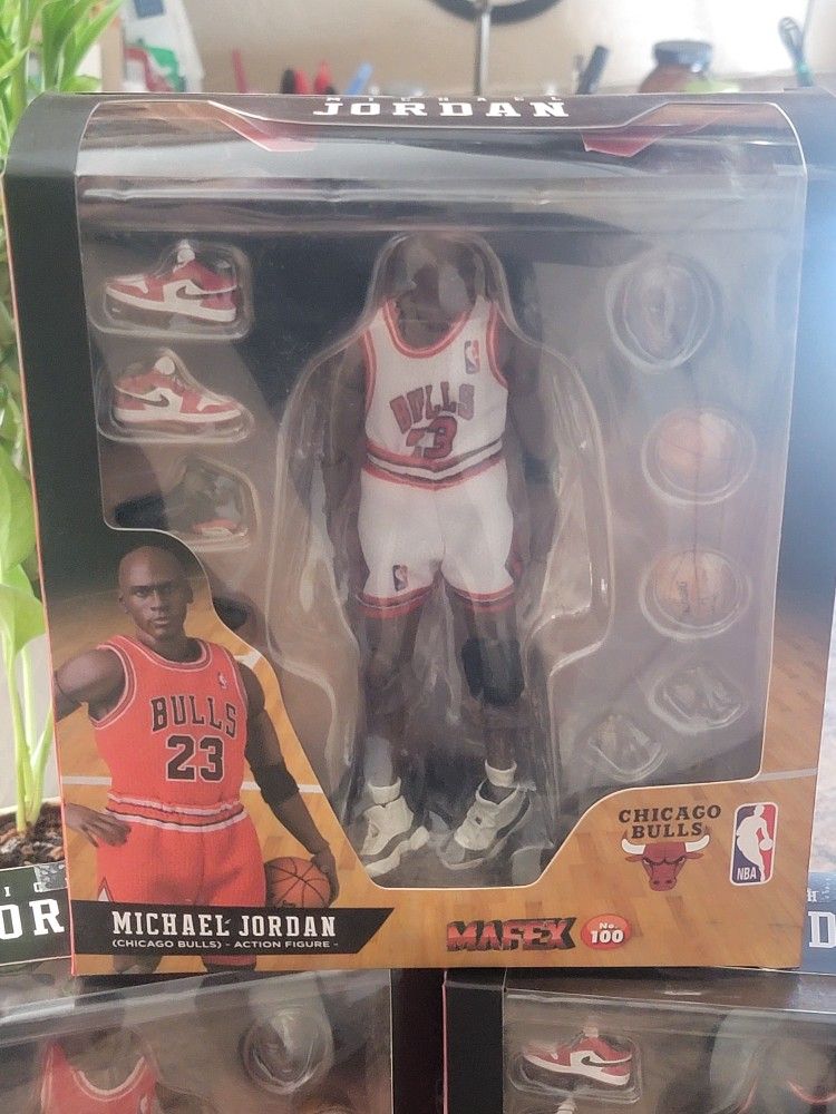 Mafex Jordan Figures... Michael Jordan