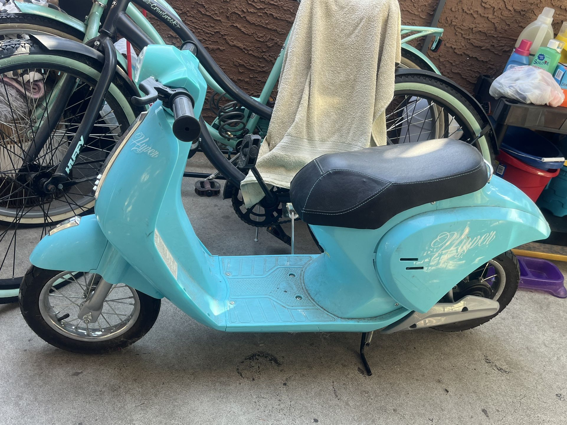Hyper - Retro Scooter, Powered Ride-on with Easy Twist Throttle and 14MPH Max Speed