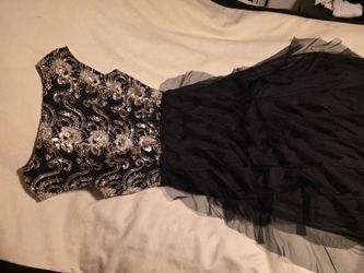 stretches. Black Embroidered Sequin Tulle Formal Gown Size M also fits Large it stretches