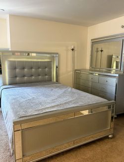 Queen Bed 3 Pieces