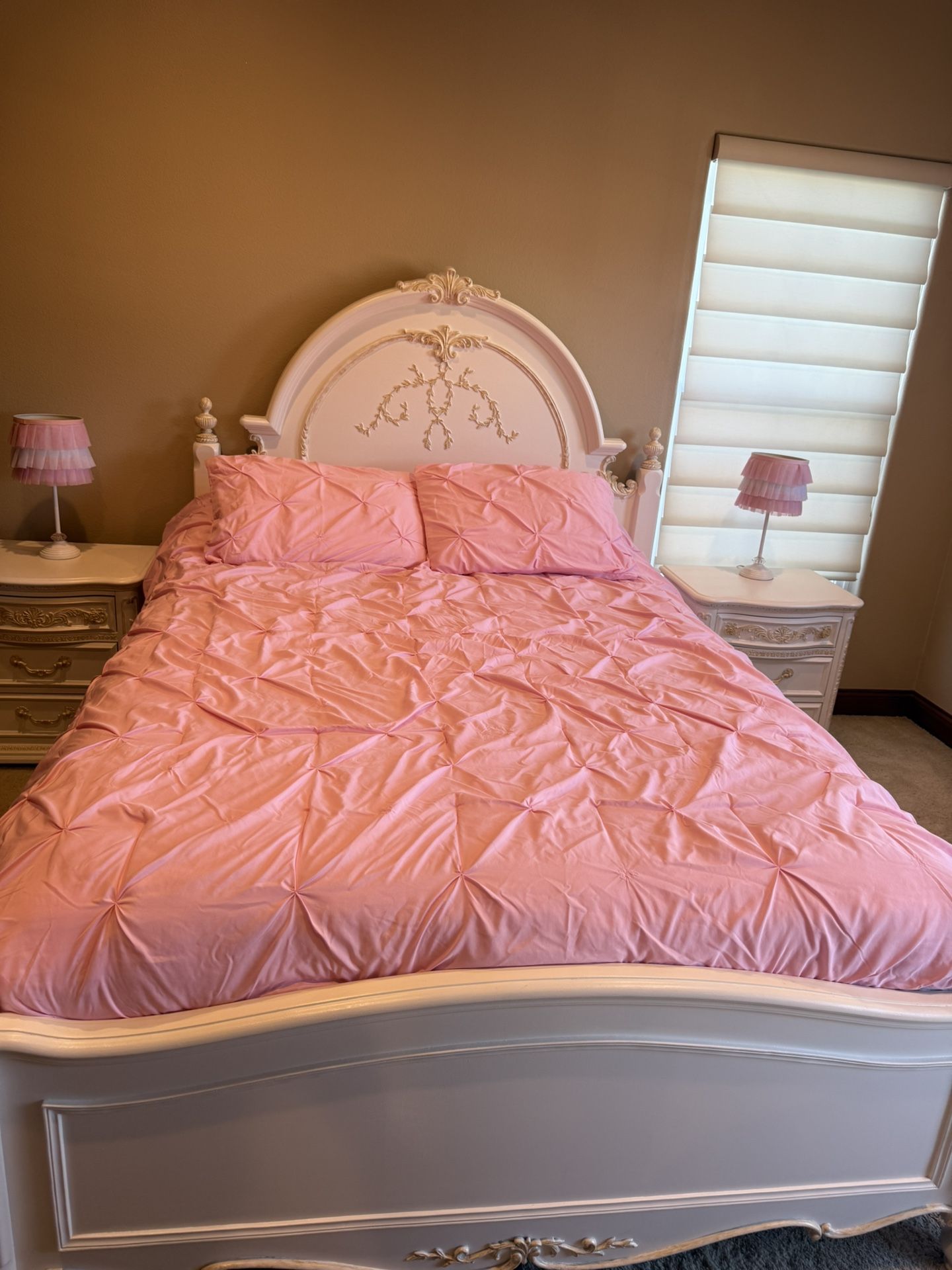 Bedroom Set: Girls, Queen