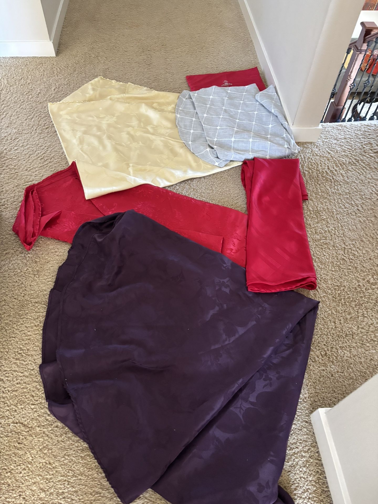 Round Table Cloths