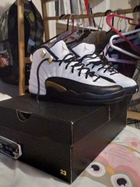 Jordan 12 Retro (Size 6 For Boys Or 7 For Women)