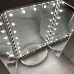 3 Way Lighted Mirror Battery Or USB Operated 