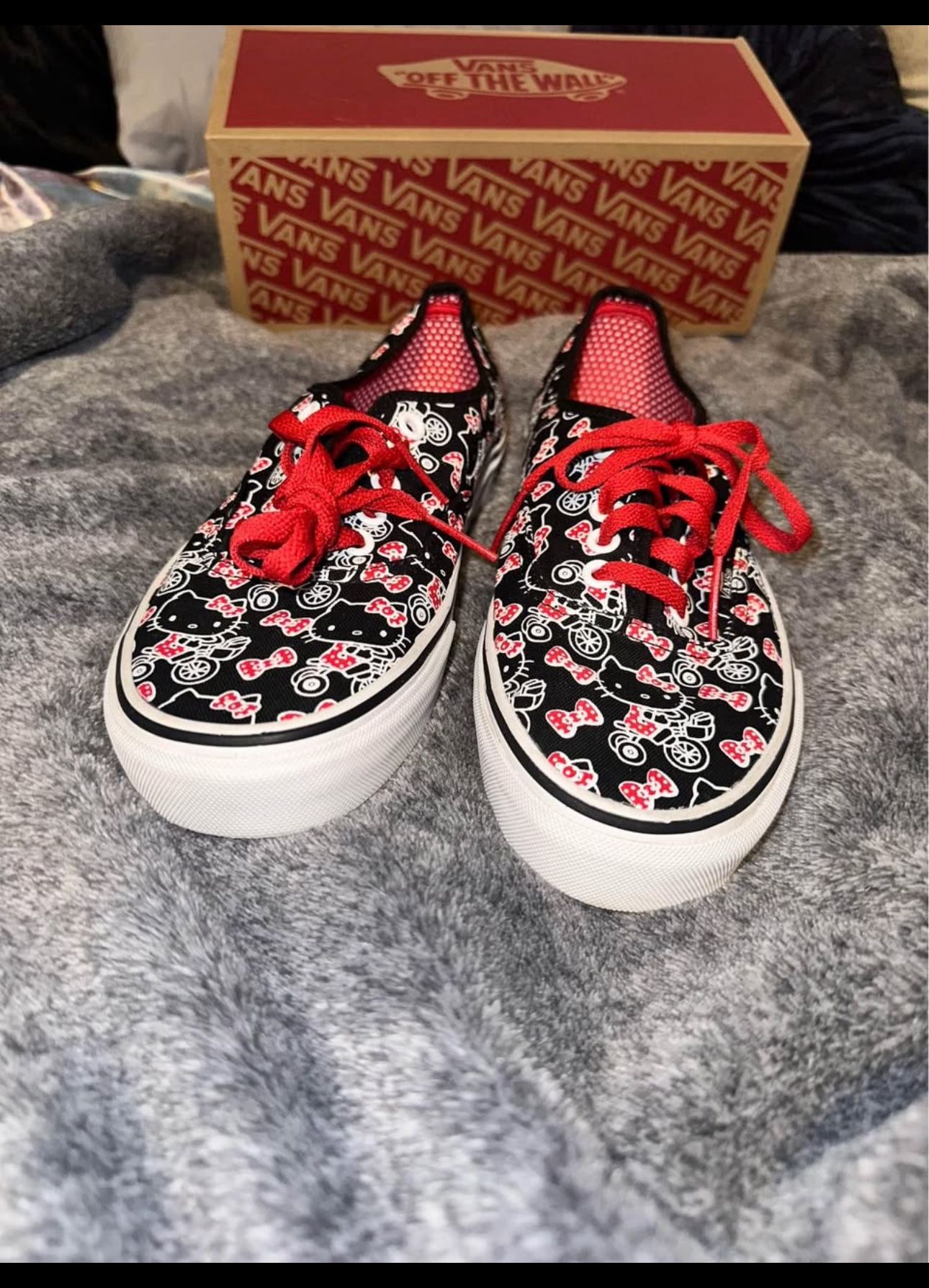2011 Hello Kitty Vans