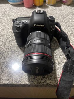 Canon EOS 5D Mark IV Pro Camera Bundle | ONLY 5,123 Shots! | 24-70mm L Lens + Extras
