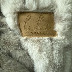 LOLA blanket 