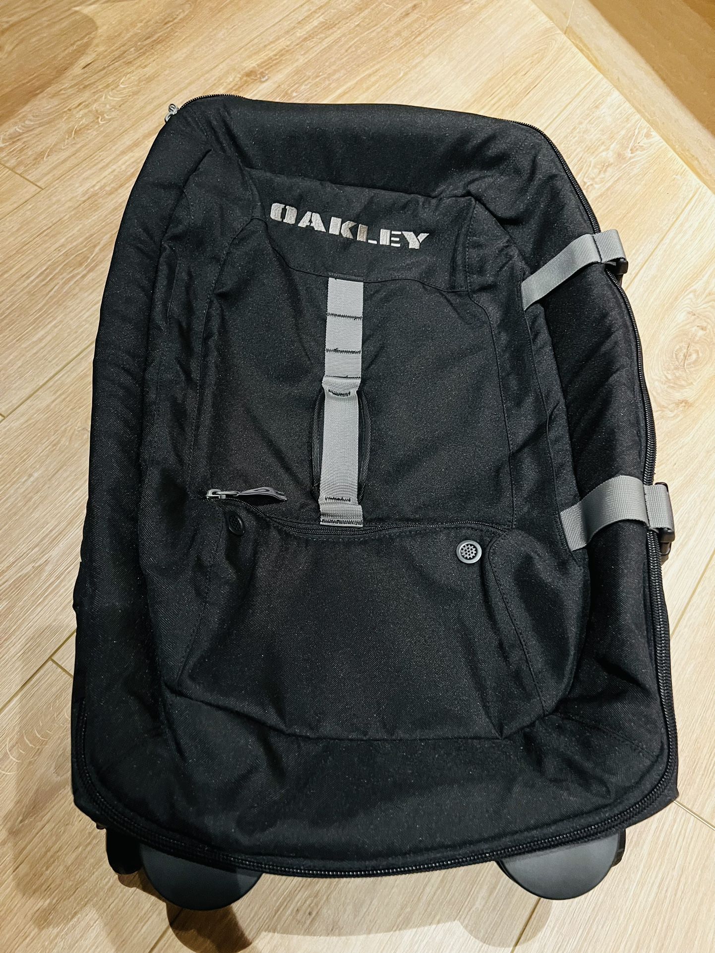 Oakley Black Canvas Rolling Wheeled Luggage Duffel Travel Bag