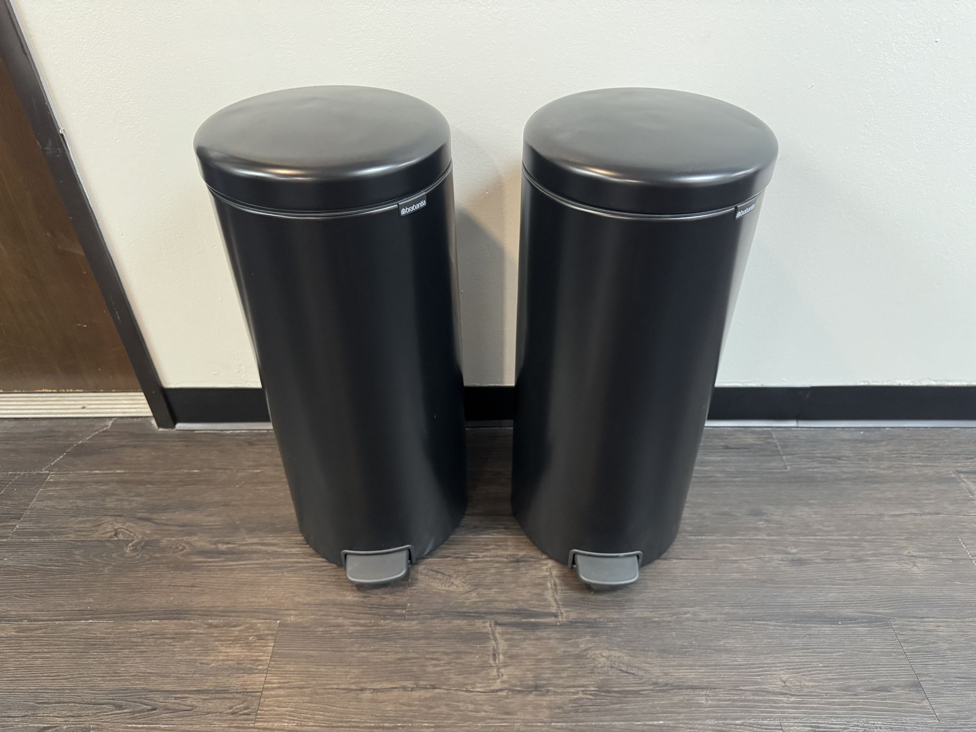 BARBANTIA FLAT BLACK TRASH BIN