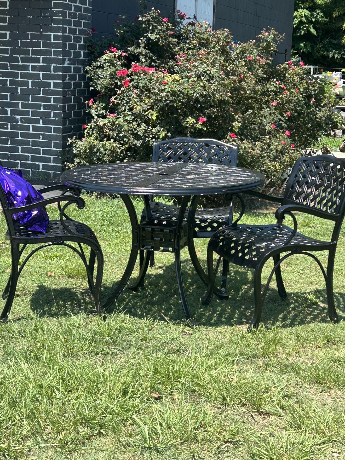 Cast Iron Patio Set With 3 Chairs