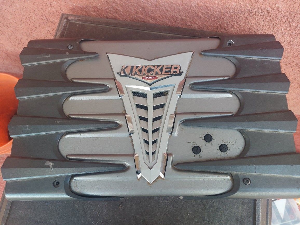 AMPLIFICADOR AMPLIFIER KICKER 2 CHANELS GOOD CONDICIÓN ABLO ESPAÑOL