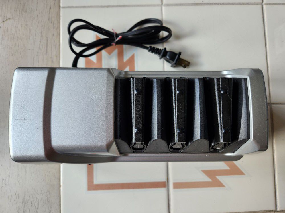 Chef's Choice Trizor XV Knife Sharpener, used for Sale in Freeport