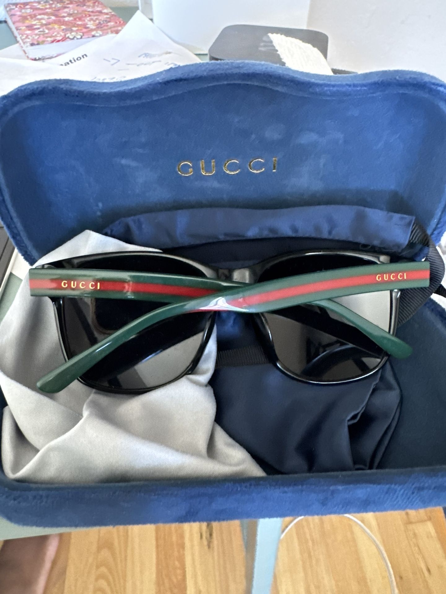 GUCCI SUNGLASSES